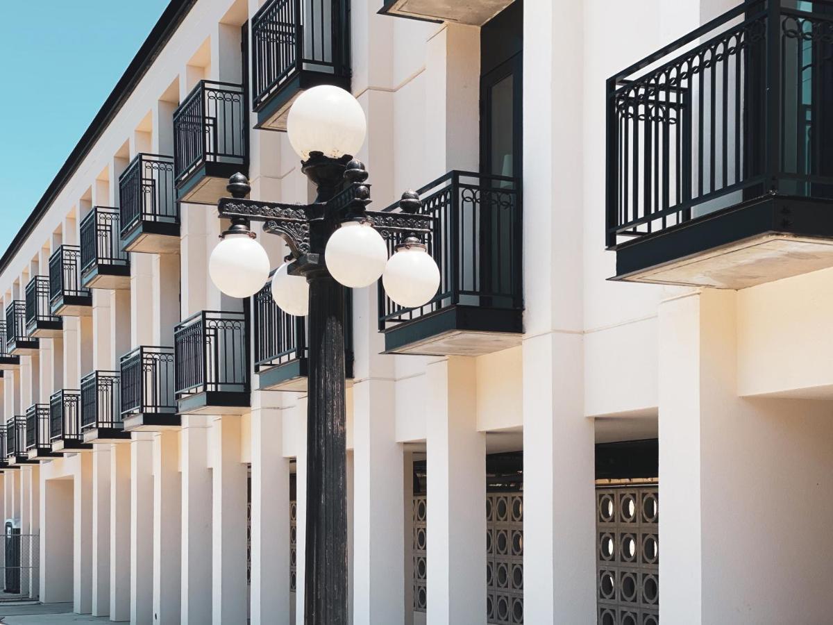 Hotel Haya Tampa Bagian luar foto