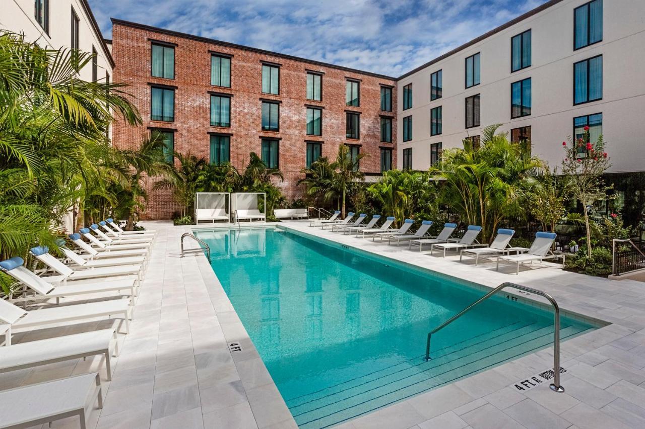 Hotel Haya Tampa Bagian luar foto