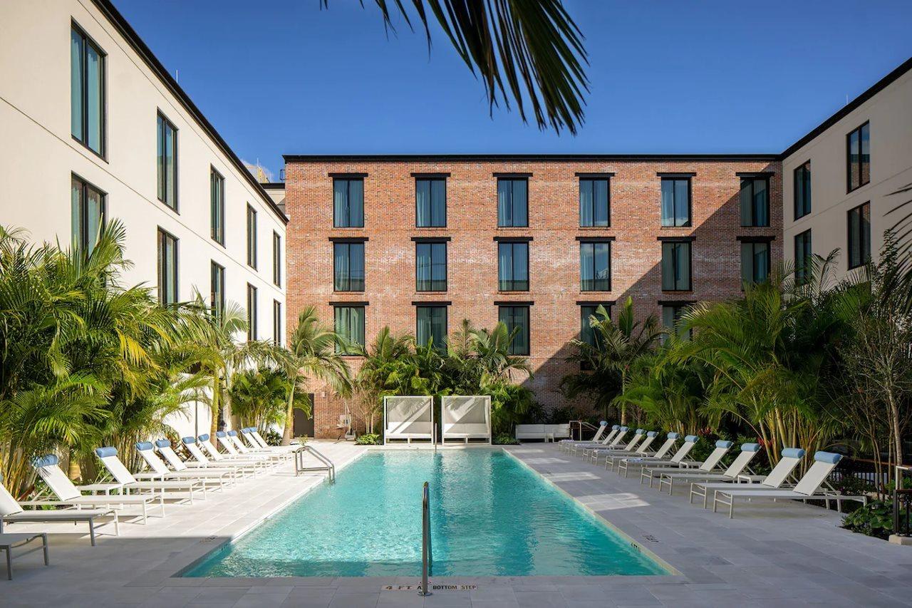Hotel Haya Tampa Bagian luar foto