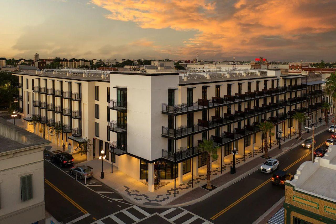 Hotel Haya Tampa Bagian luar foto