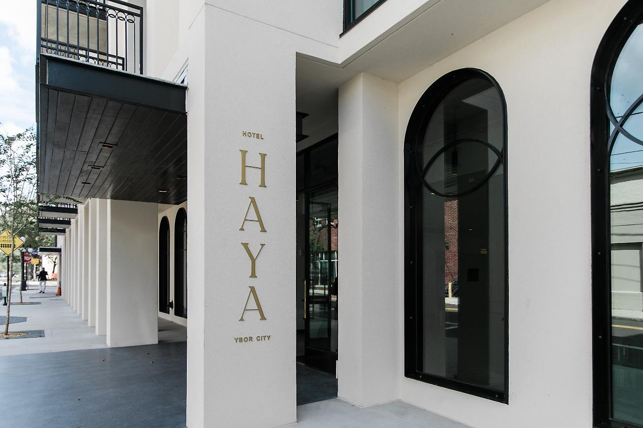 Hotel Haya Tampa Bagian luar foto