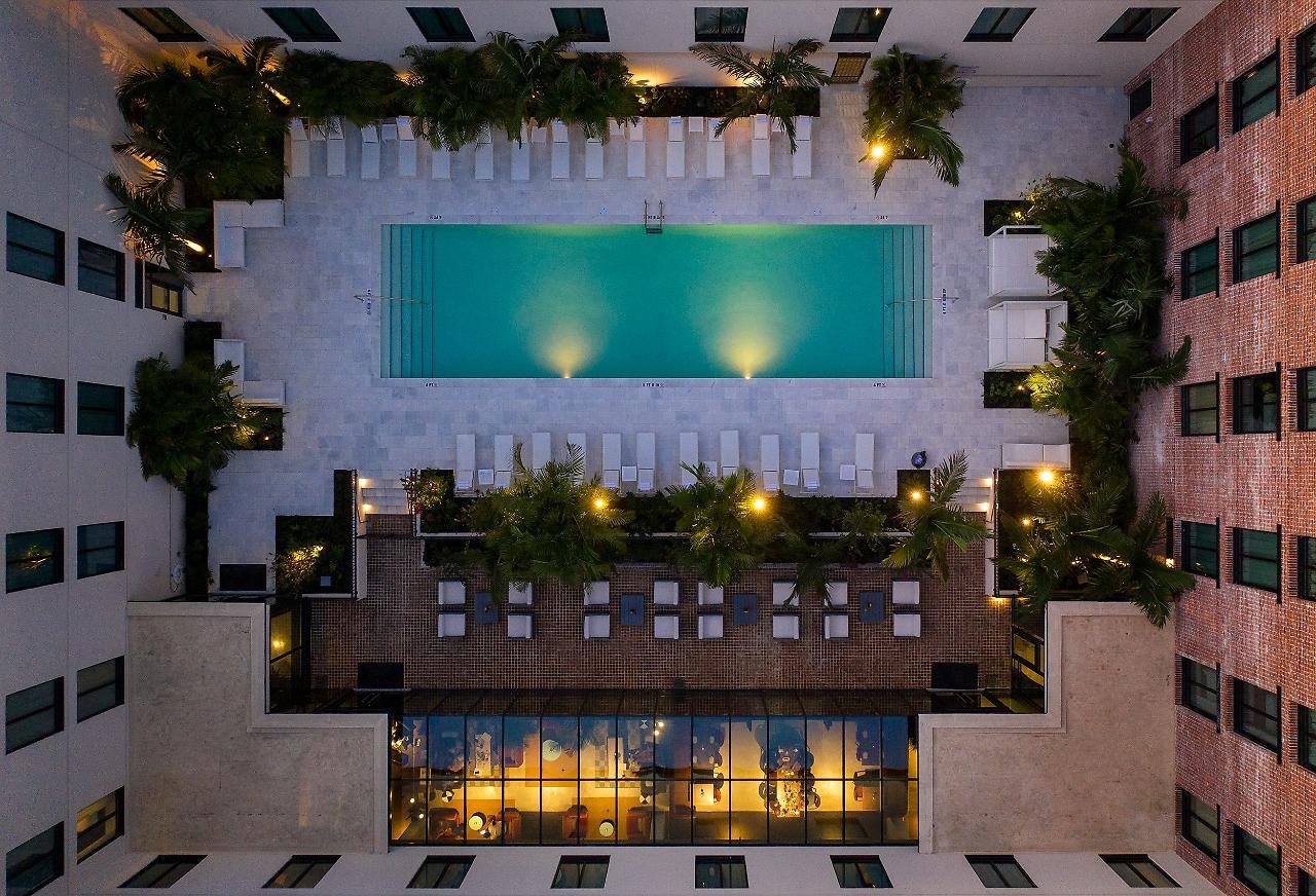 Hotel Haya Tampa Bagian luar foto